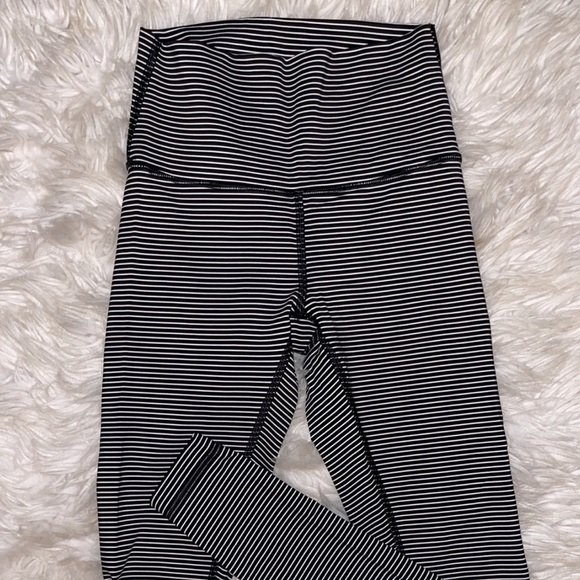 Size 4, 28’ Striped Lululemon leggings - Picture 4 of 4